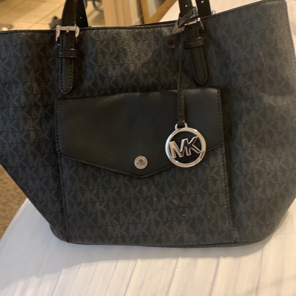 Michael kors purse - Picture 4 of 4